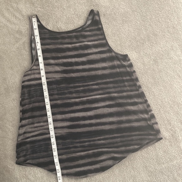 GUC Under Armour Women's XS UA Open Back Loose Fit Sleeveless Black Gray Shirt - Picture 7 of 8